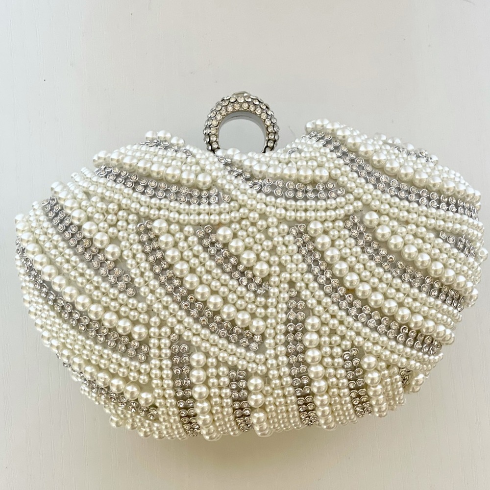 Women’s luxury special crystal beaded pearl clutch